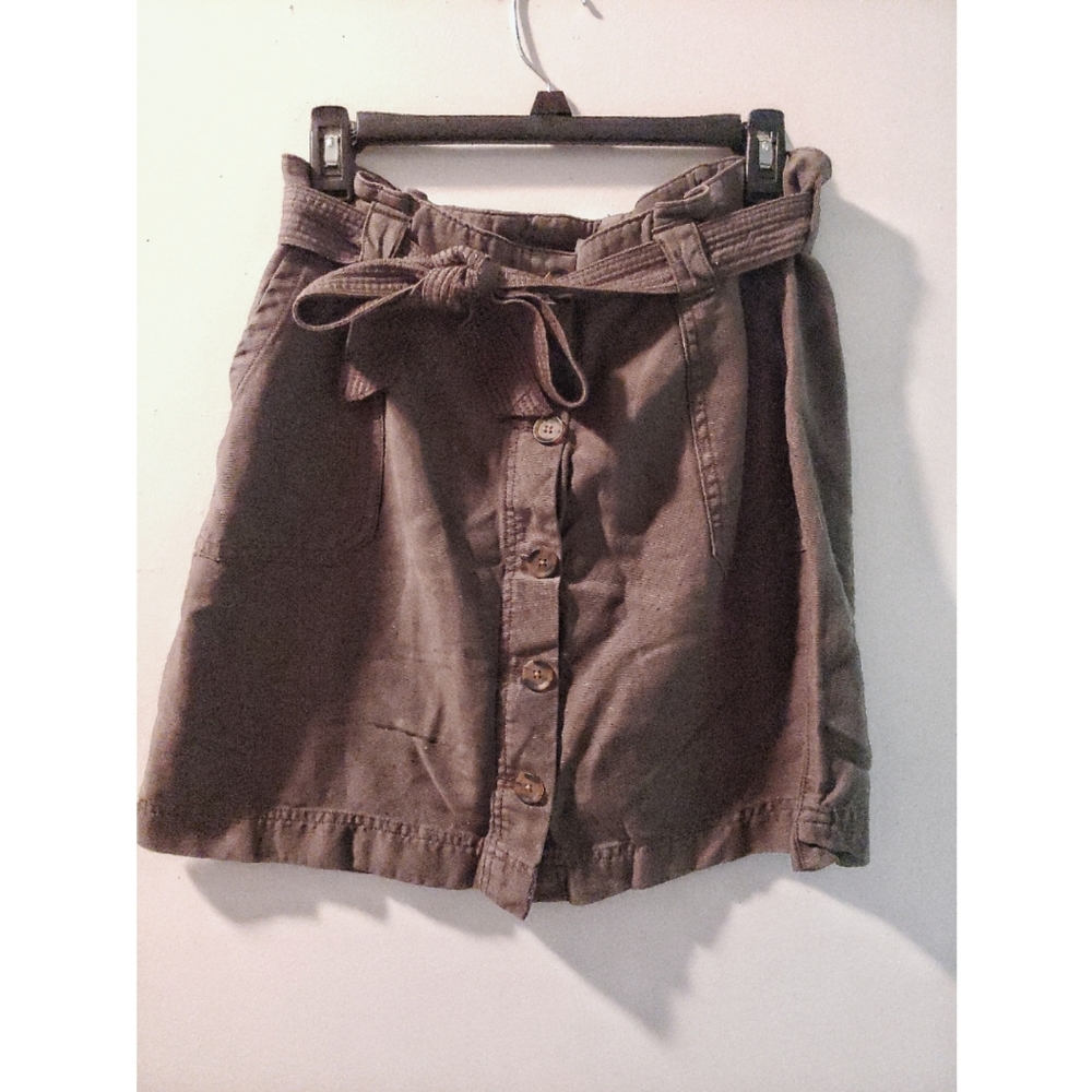 Maurices, size 10, Army green, utility skirt with belt (pockets!!)